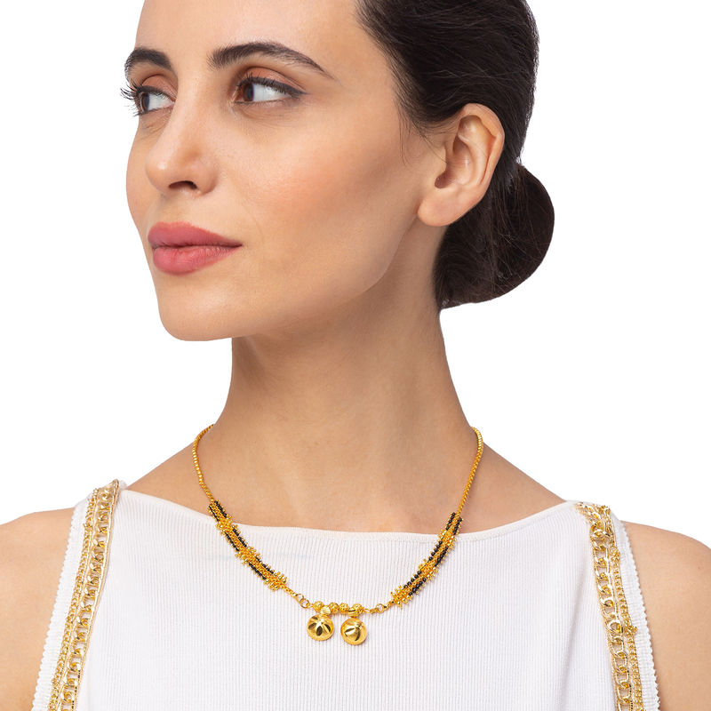 Short gold sale chain mangalsutra