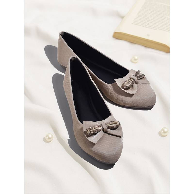 YASSIO Women's Beige Rhinestone Bow Ballerina (EURO 36)