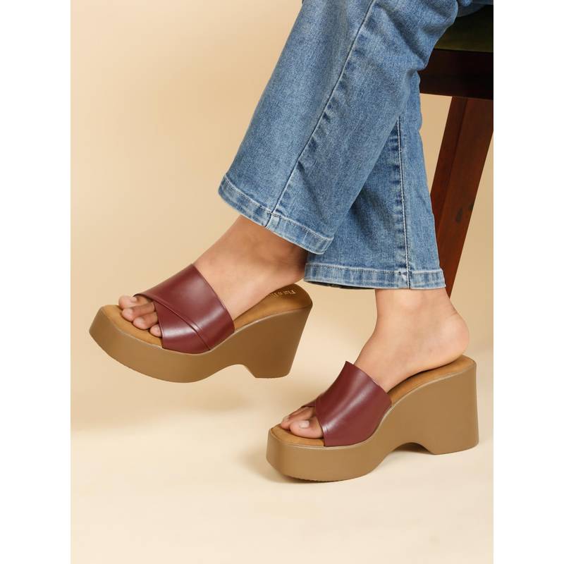 Flat n Heels Women Wedges (EURO 35)