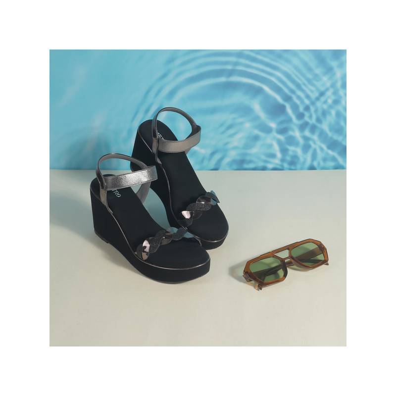 Metro Women Black Wedges Heels (EU 35)