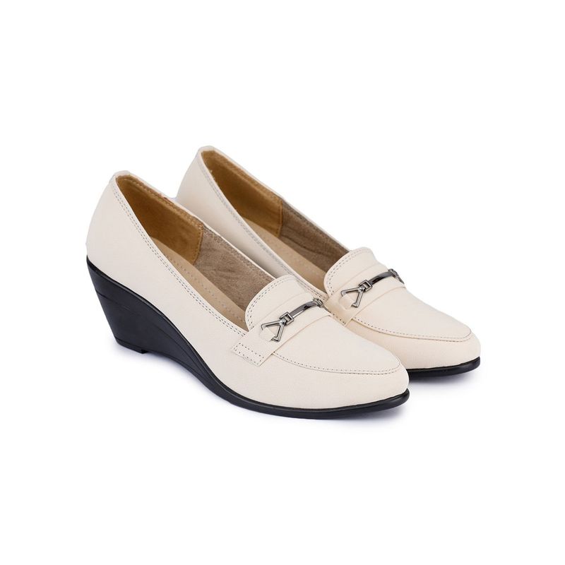 VALIOSAA Solid Off White Wedges (EURO 39) (EURO 39)