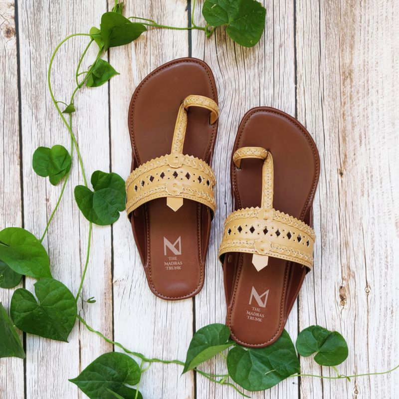 The Madras Trunk Eden Haiku Brown Tan Kolhapuris - EURO 39