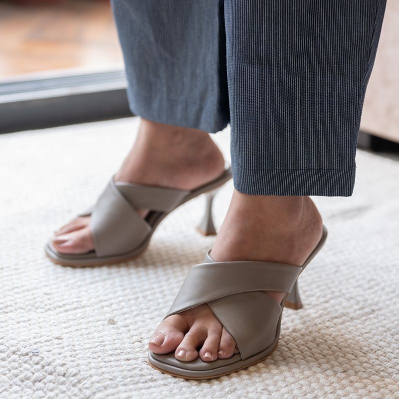 Coral Haze AGENDA Grey Broad Criss Cross Strap Heels (UK 2)