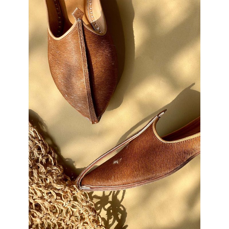 raeth Raw Hair Hide Textured Brown Mojaris (UK 6)