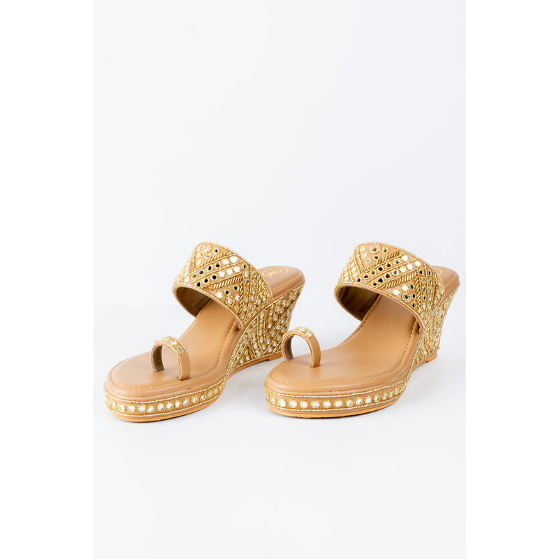 PREET KAUR Zareen Gold Kolhapuris (EURO 38)