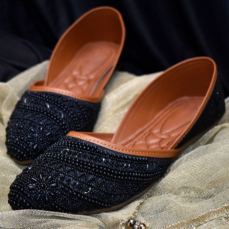 YASSIO Women Basilia Black Embroidered Juttis (EURO 36)