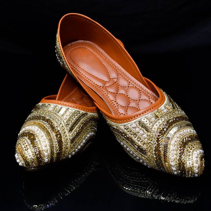 YASSIO Women Selena Embroidered Copper Juttis (EURO 39)