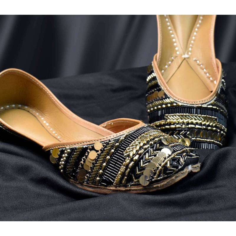 YASSIO Women Noor Embroidered Black Juttis (EURO 37)