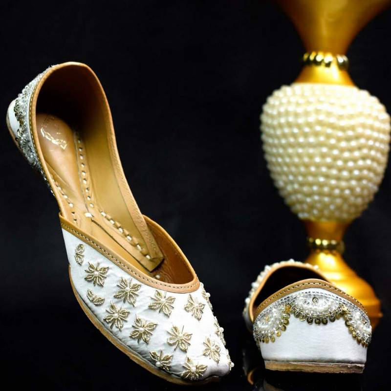 YASSIO Women Afri Embroidered White Juttis (EURO 36)