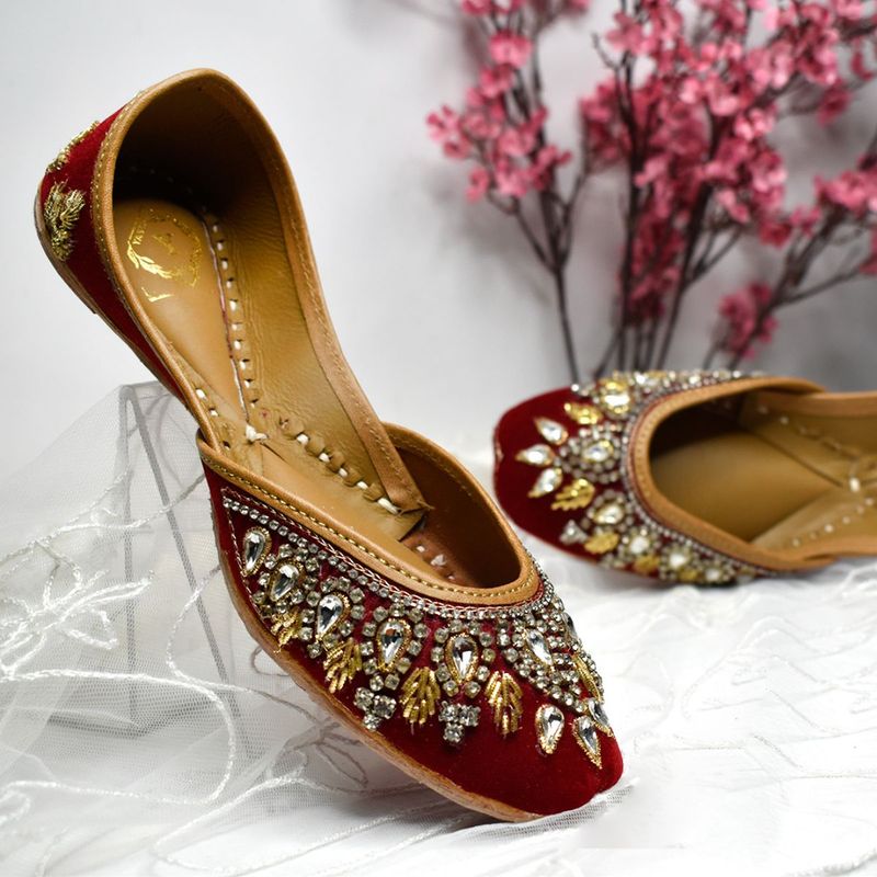 YASSIO Women Mia Embroidered Maroon Juttis (EURO 38)