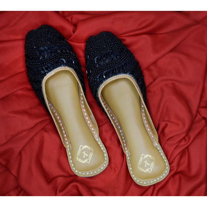YASSIO Women Daaniaa Black Embroidered Mules (EURO 36)