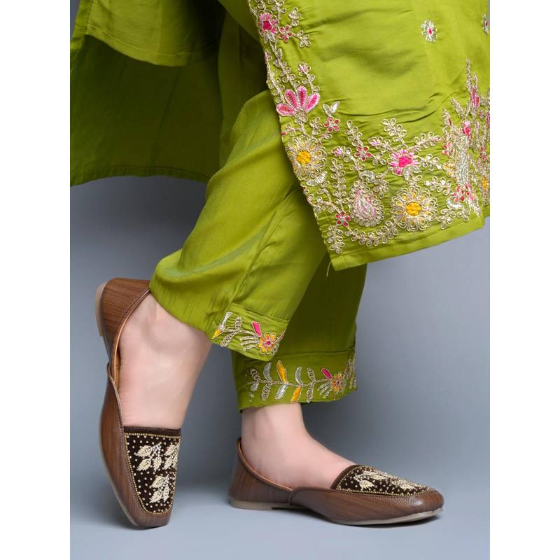 Shoetopia Women Brown Ethnic Hand-Embroidered Velvet Leaf Juttis (EURO 36)