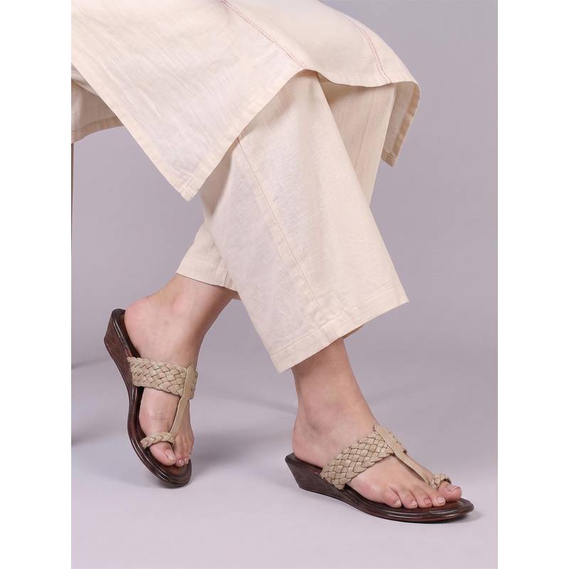 Dollphin Women Beige Leather Kolapuris (EURO 37)