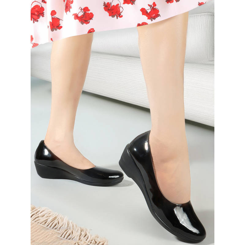 Carlton London Black Wedge Heel Solid Women Party Wear Pumps (EURO 37)