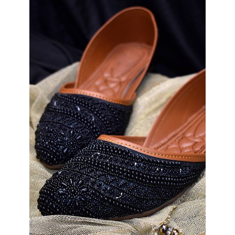 YASSIO Basilia Black Embroidered Juttis (EURO 36)