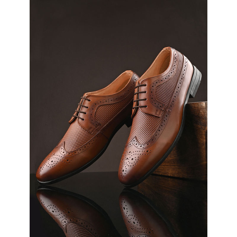 CLOG LONDON Men Tan Formal Brogues (EURO 40)