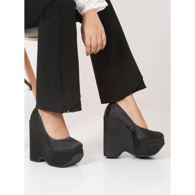 Flat n Heels Women Black Wedges Pump Heels (EURO 39)
