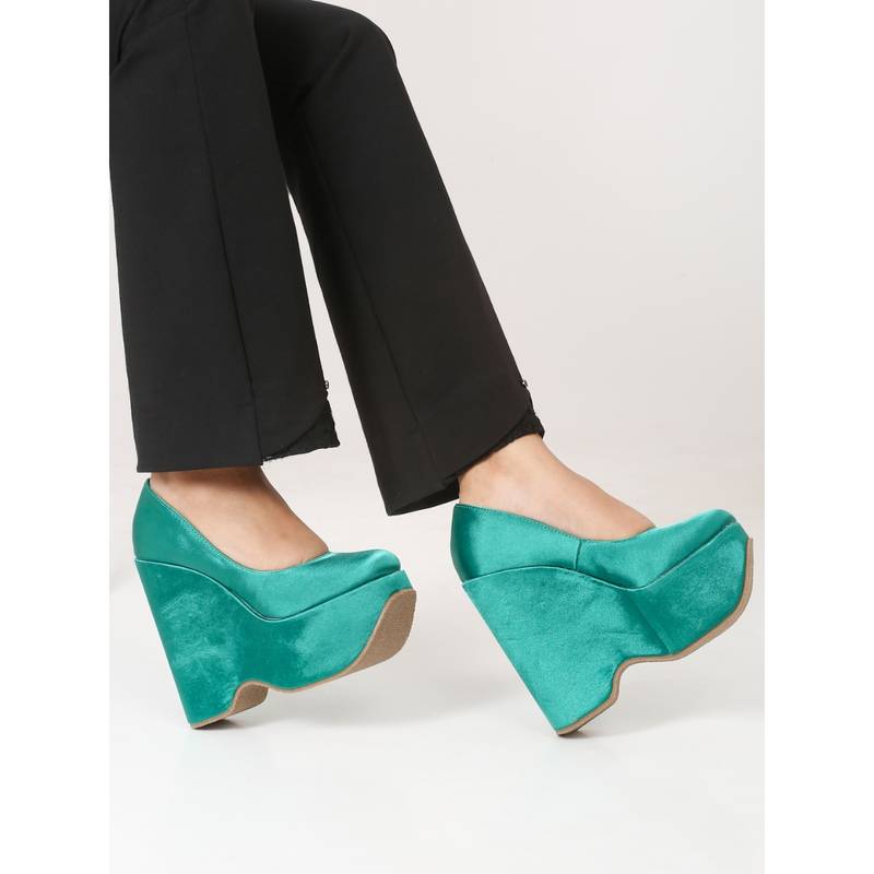 Flat n Heels Women Green Wedges Pump Heels (EURO 39)