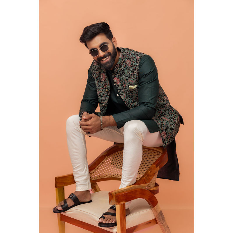 KISAH Men Multi Coloured Printed Pure Cotton Kurta Jacket Churidar Set with Kantha Print (40)