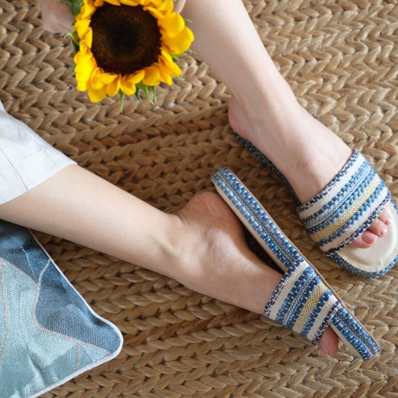 THE CAI STORE Blue Lacework Flats (EURO 35)