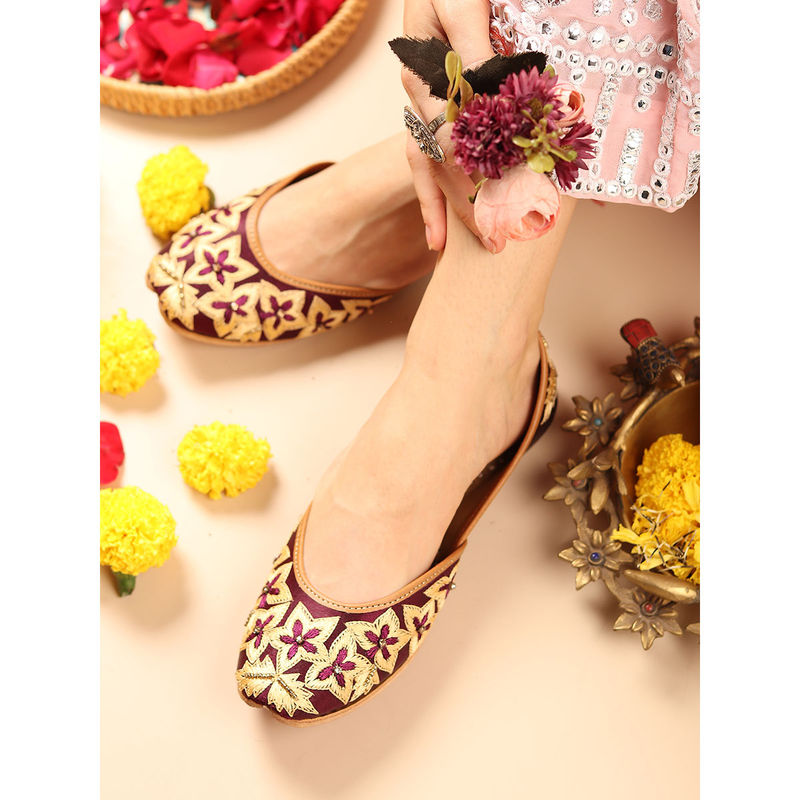 GLAM STORY Noor-E-Jahan Zari Embroidered Dark Purple Punjabi Juttis (EURO 39)