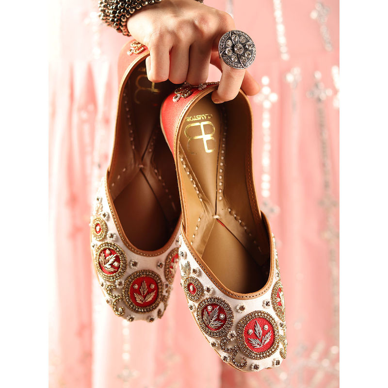 GLAM STORY Pakeezah Zari Embroidered Ivory Punjabi Juttis (EURO 37)