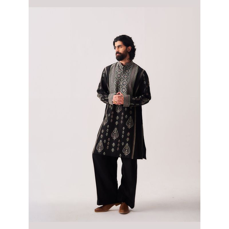 WABI SABI by Anshum-Ritesh Garden Tapestry Black Thread Work Kurta with Pant (XS)