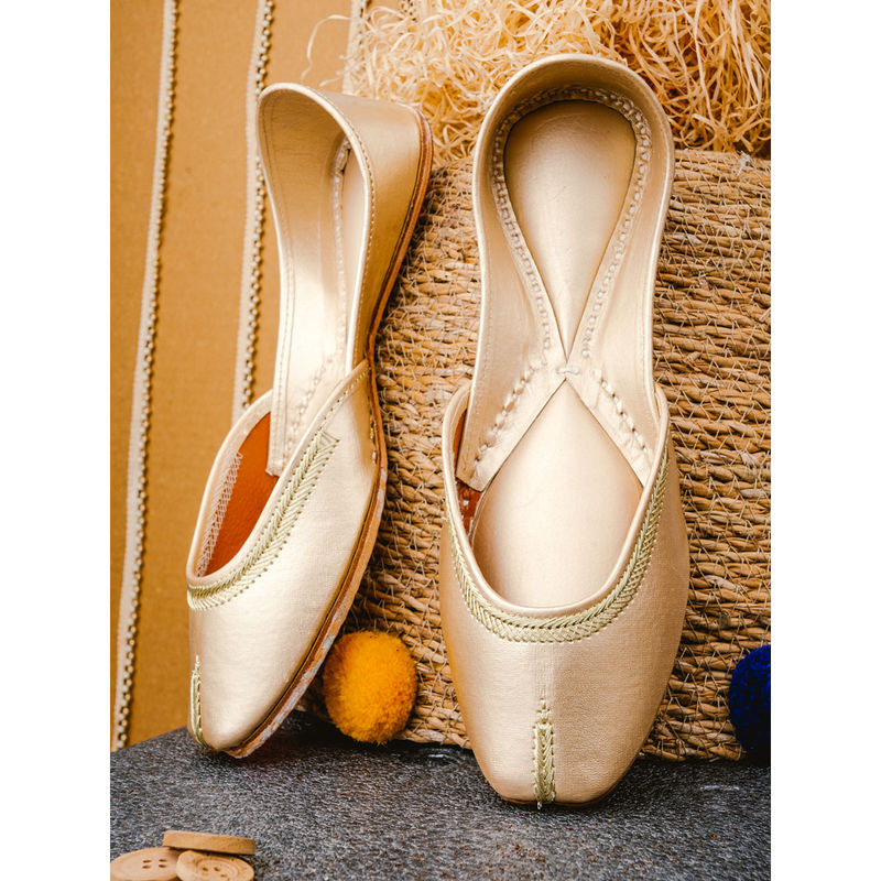 NR BY NIDHI RATHI Gold Leather Plain Classic Juttis (EURO 38)