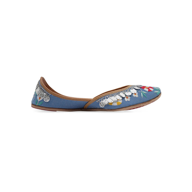 NR BY NIDHI RATHI Blue Hand-Embroidered Leather Juttis (EURO 37)