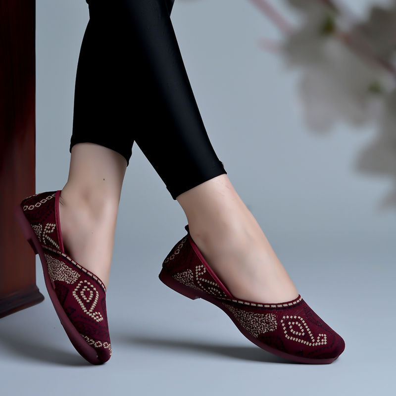 Shoetopia Embroidered Ethnic Maroon Juttis for Women (EURO 41)