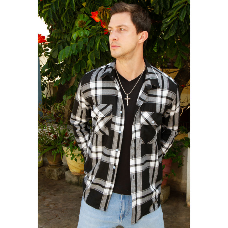 GRITSTONES Men Black & White Check Double Pocket Flannel Shirt (XL)
