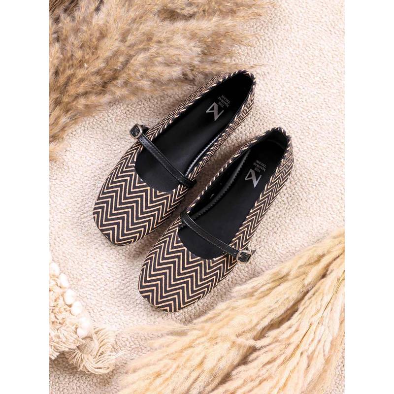 The Madras Trunk Women Black Mary Janes Ballerinas (EURO 36)