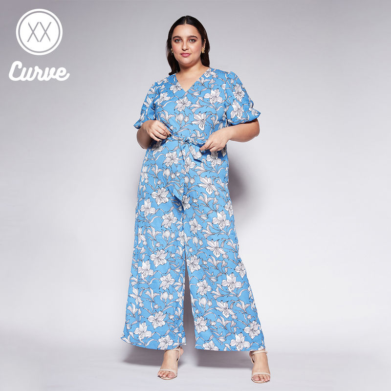 Twenty Dresses by Nykaa Fashion Curve Blue And White Floral Wide Leg Jumpsuit (Set of 2) (2XL)