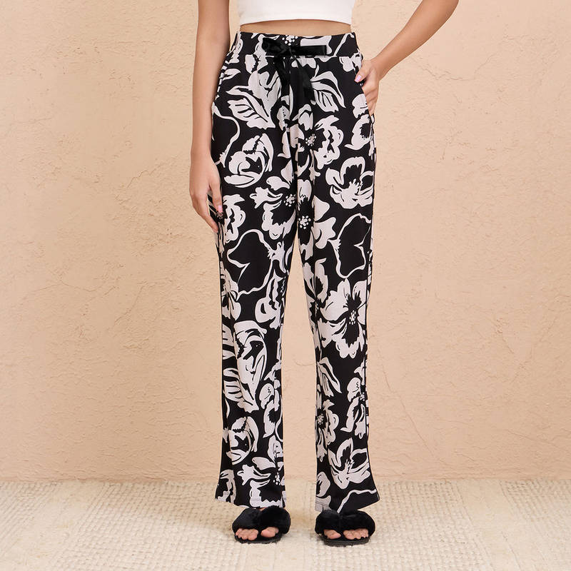 Nykd By Nykaa Buttery Soft Modal Cotton Pyjama With Clean Elasticated Waist & Pockets Nys911 Black And White Floral (2XL)