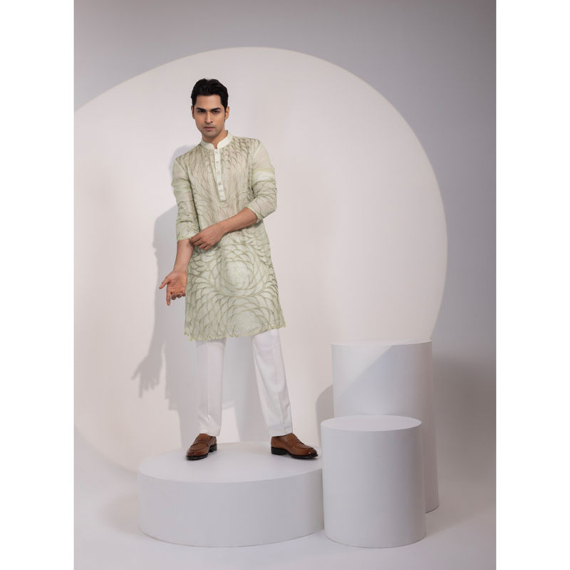 YOSEBA Jaalika Embroidered Kurta with Pant (XS)