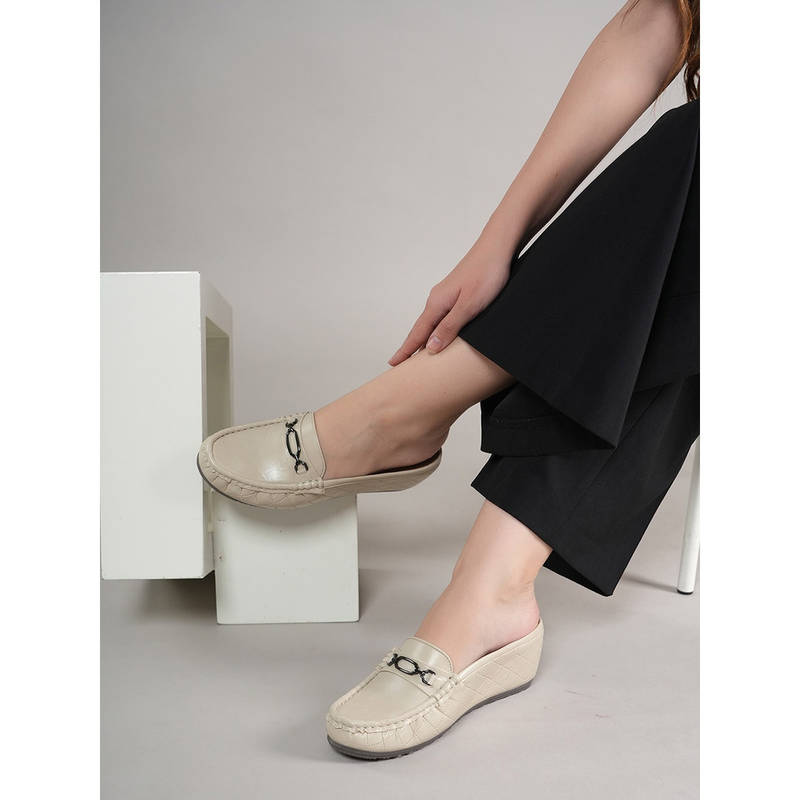 SCENTRA Lacy Beige Cushioned Loafers (EURO 36)