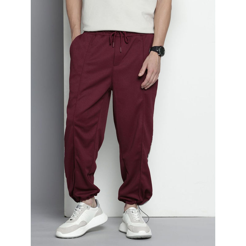 The Indian Garage Co Maroon Men's Relaxed Fit Mid-Rise Knitted Joggers (S)