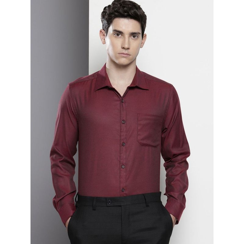 The Indian Garage Co Men Slim Fit Solid Full Sleeves Cutaway Maroon Formal Shirt (XL)