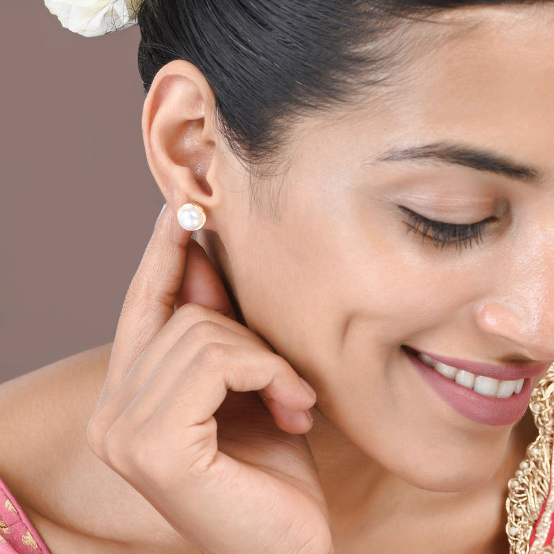 Perla | Handcrafted pearl-white ceramic stud earrings