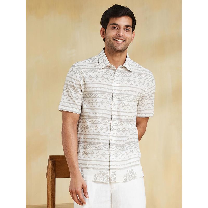 Fabindia Men Cotton Printed Straight Fit White Shirt (XS)