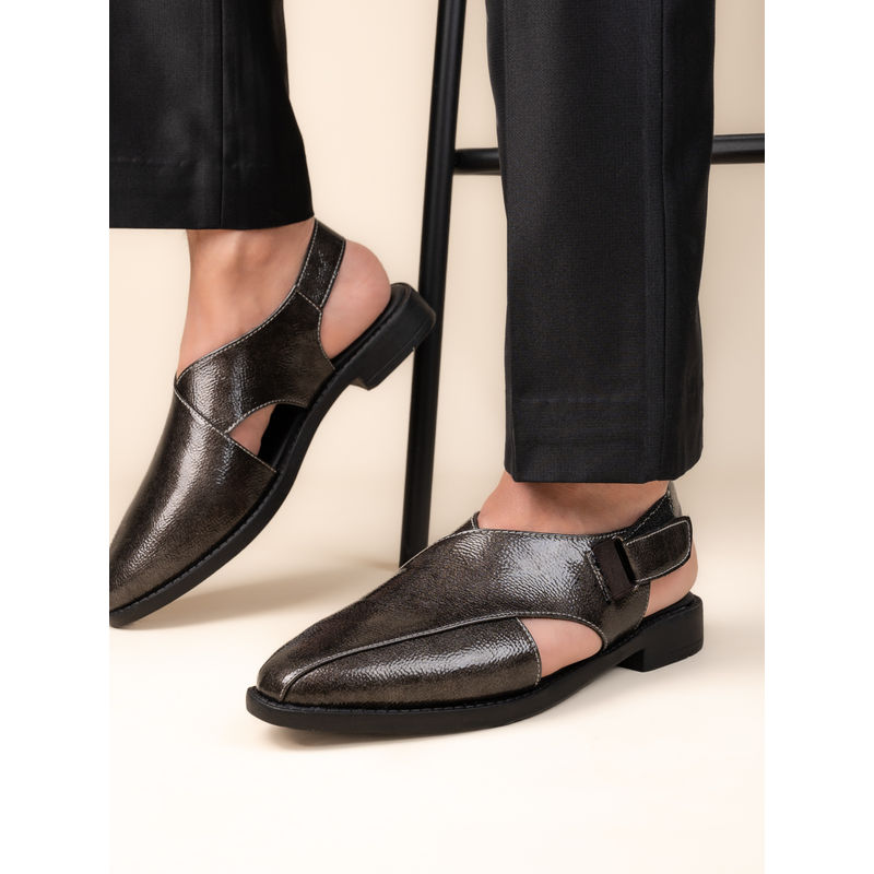 Alberto Torresi Men Grey Patent Crinkle Peshawari Sandals (UK 10)