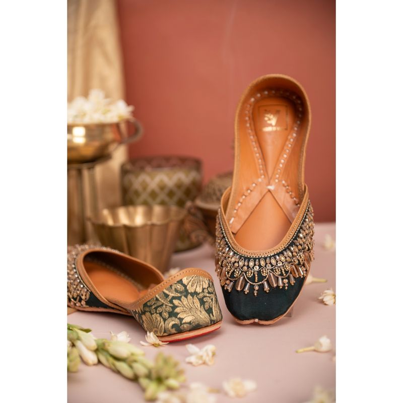 House of Vian Zahra Embroidered Juttis (EURO 37)