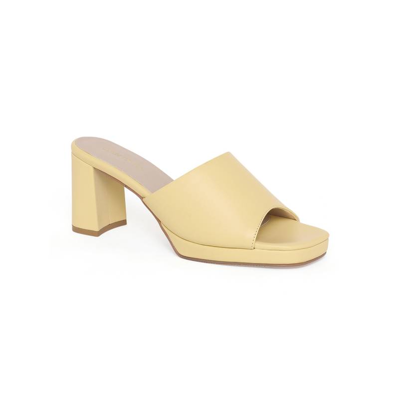 CAMLEE COMFORT Women Alora Yellow Sandals (EURO 36)