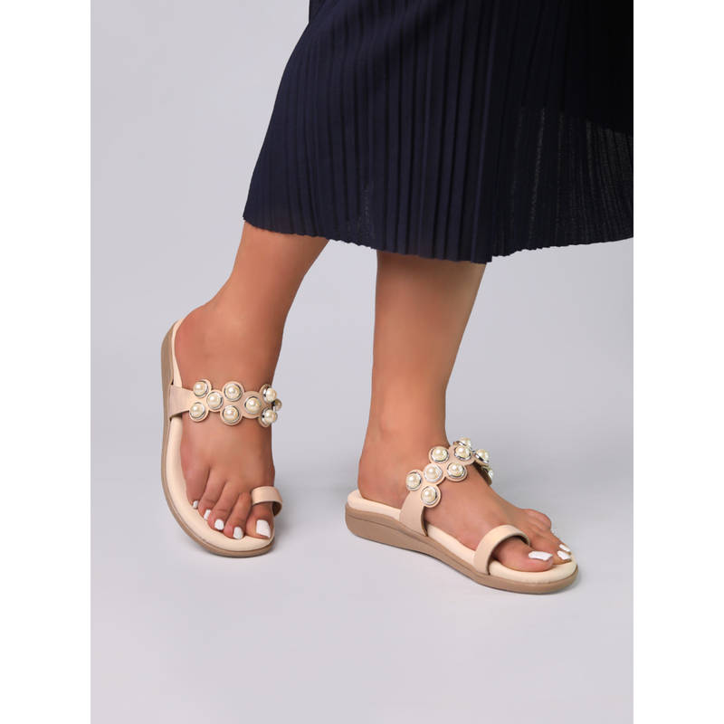 Monrow Women Aneira Cream Sandals (EURO 36)