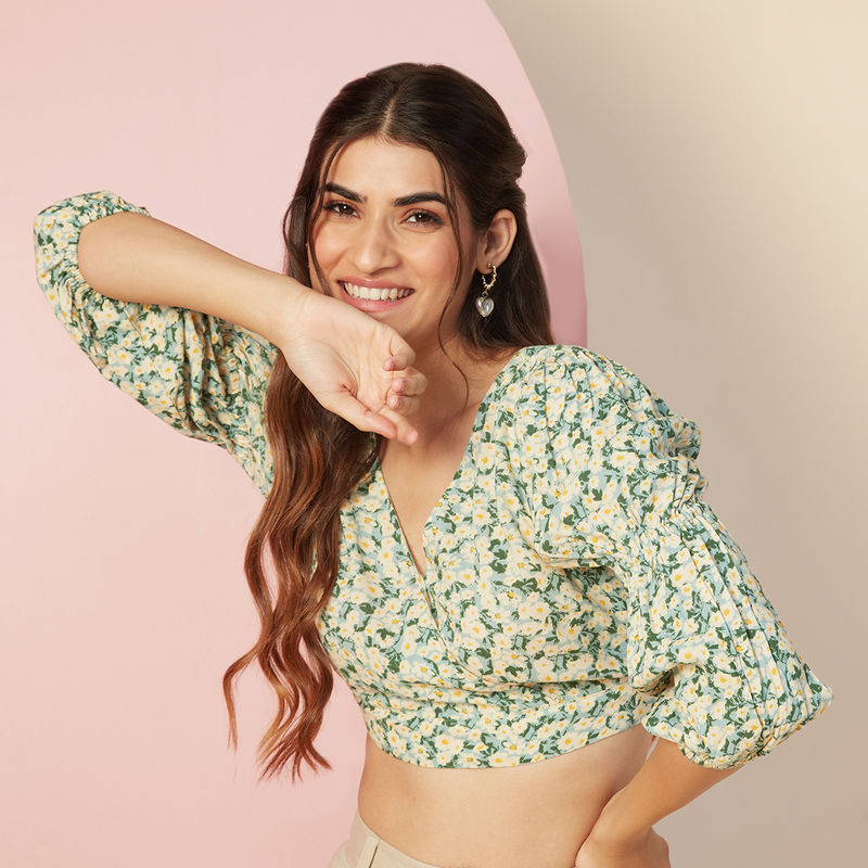 Twenty Dresses by Nykaa Fashion Green Floral Printed V Neck Crop Top (XS)