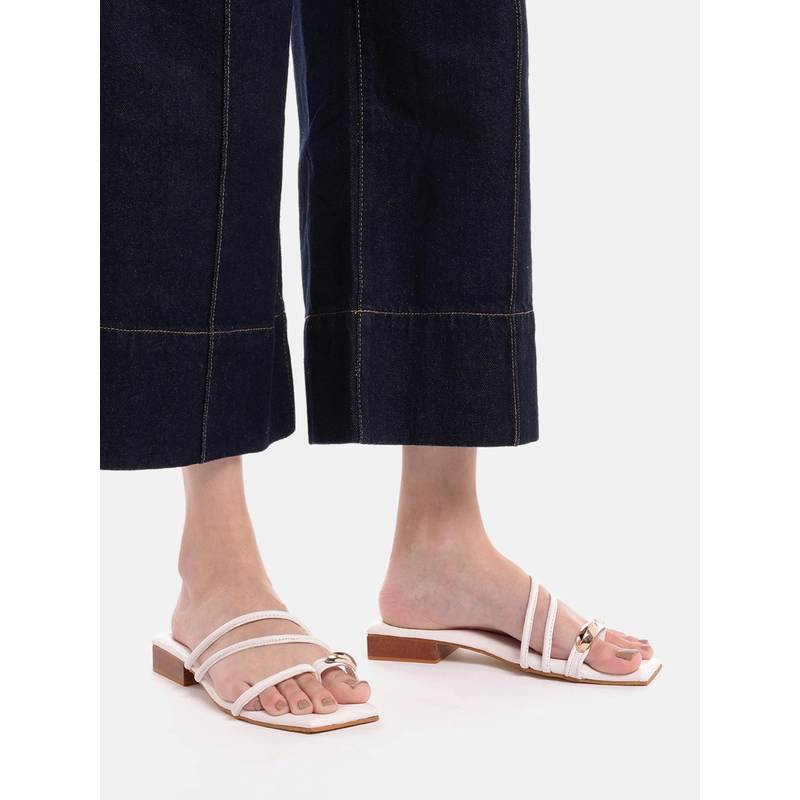 Zori World Luna - White With Golden Toe Ring Flats (EURO 35)