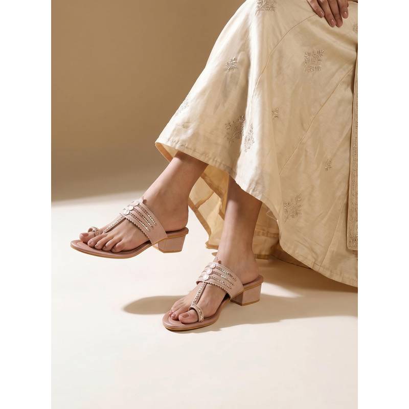 Chaal Chalan Noora Rose Gold Kolhapuris (UK 3)
