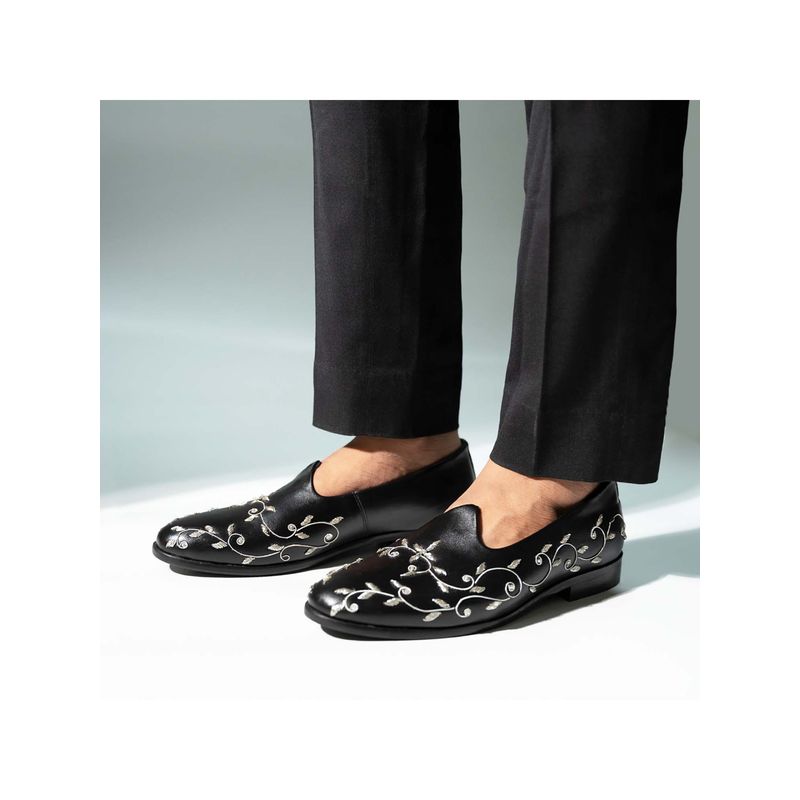 Monkstory Regal Floral Zardosi Mojari - Black (UK 6)