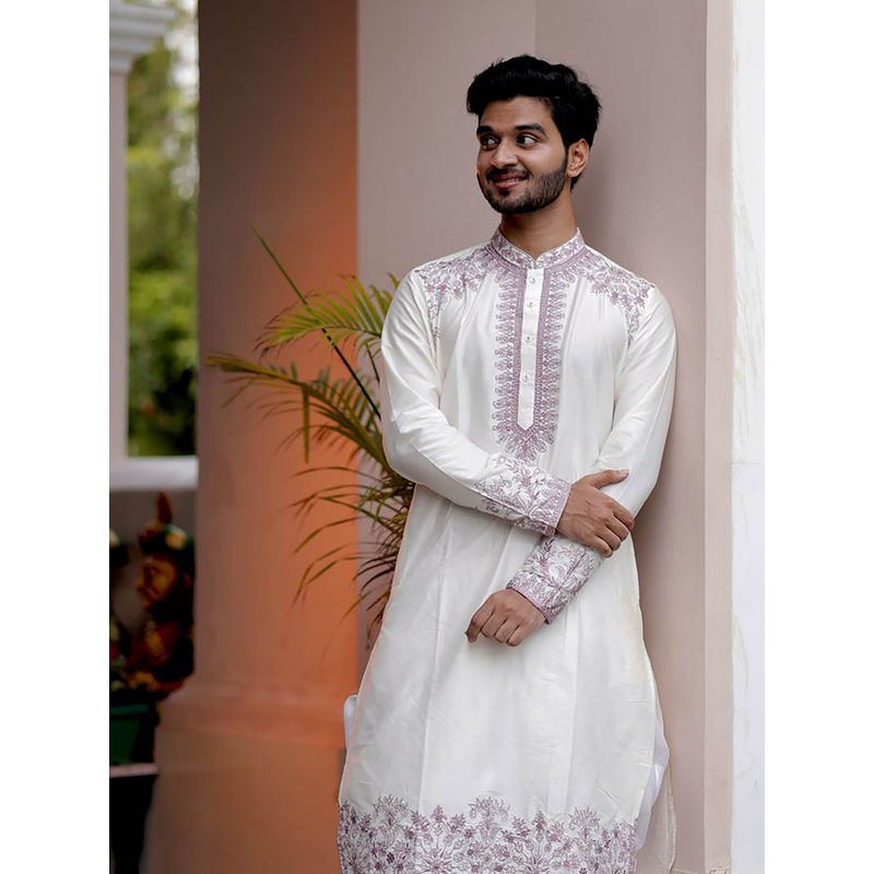 KISAH Men Off-White Thread Embroidery Cotton Blend Kurta with Zari Design (L)