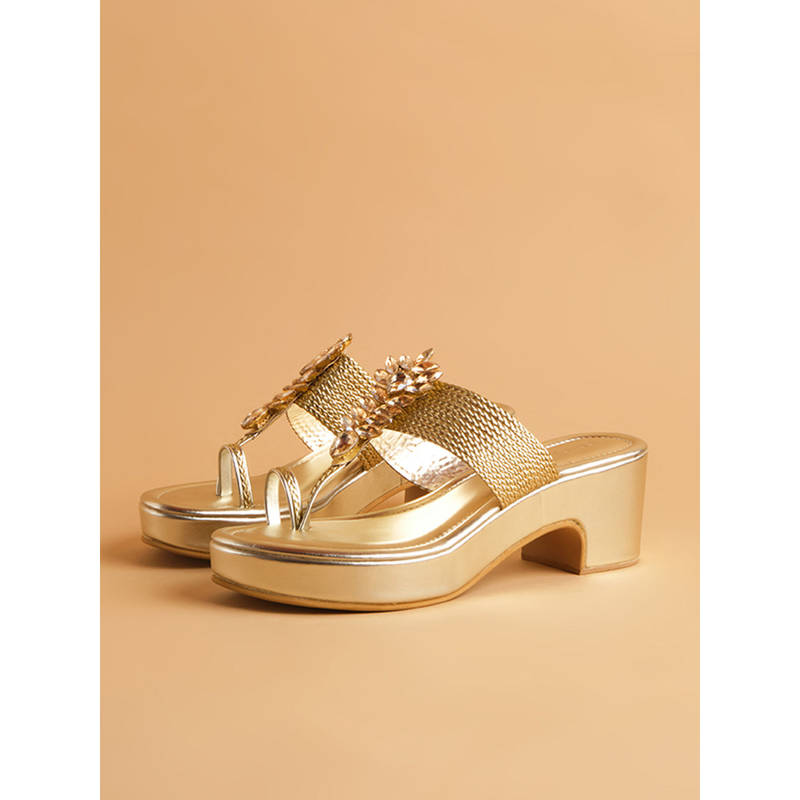 Eridani Embellished Gold Avan Kolhapuri Heels (Euro 35): Buy Eridani  Embellished Gold Avan Kolhapuri Heels (Euro 35) Online at Best Price in  India | Nykaa